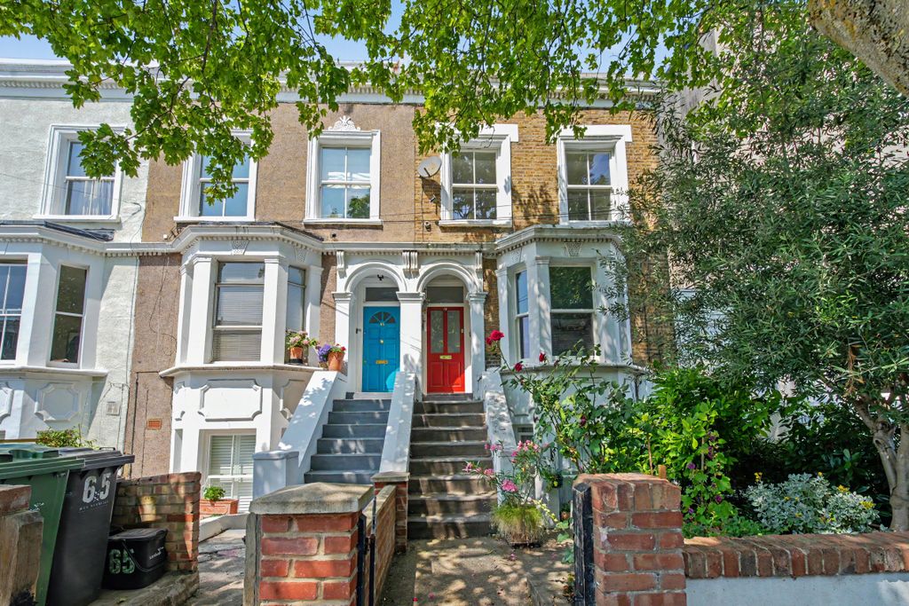 Property photo 1 of 11 Flat C, 67 Shakespeare Road, London, Se24 0La