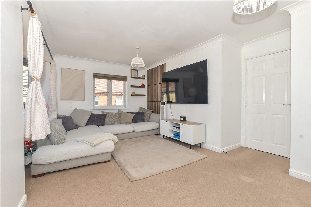 Property photo 2 of 10 Lounge