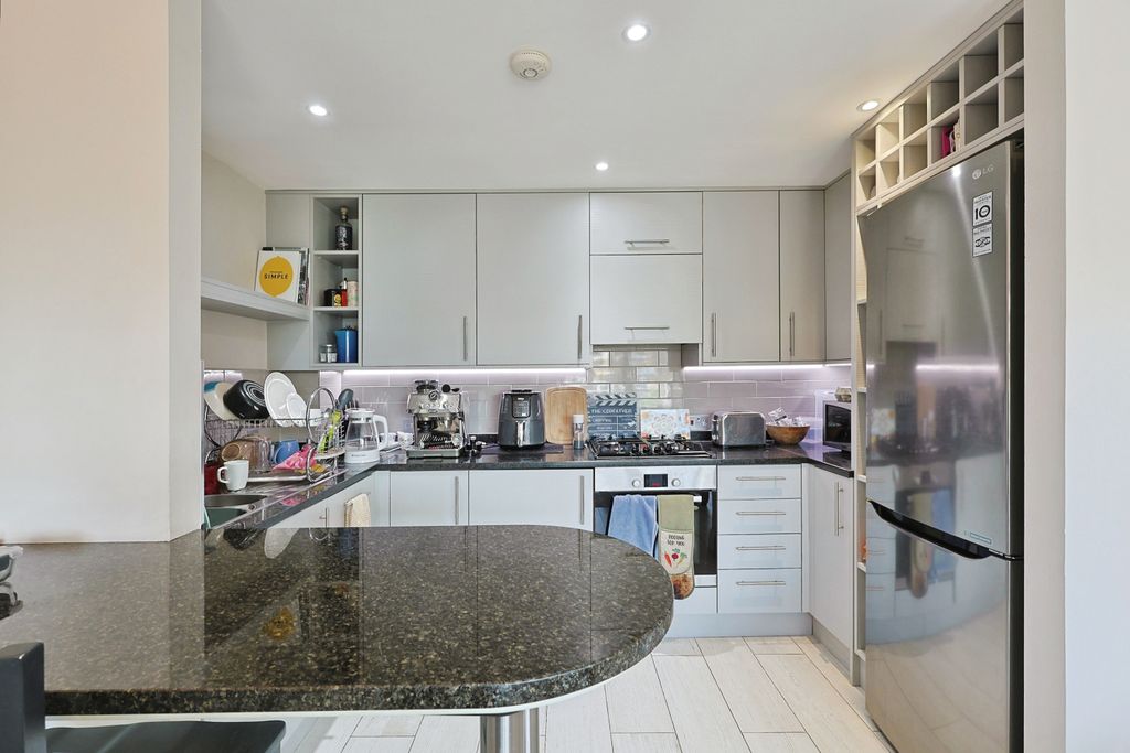 Property photo 2 of 18 Kitchen
