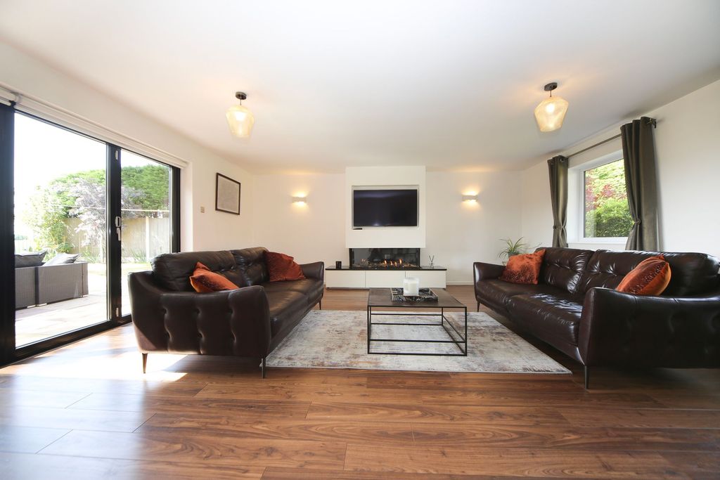 Property photo 3 of 54