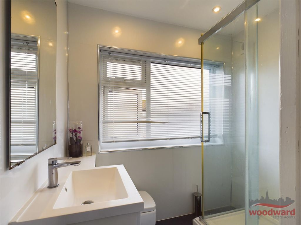 Property photo 3 of 12 Cam01320G0-Pr0302-Still008.Jpg