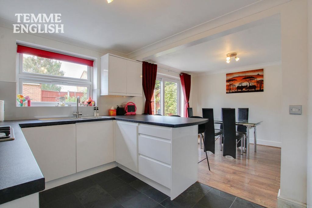 Property photo 2 of 35