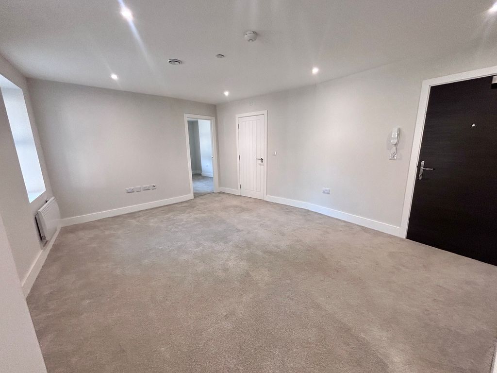 Property photo 1 of 5 Living Room