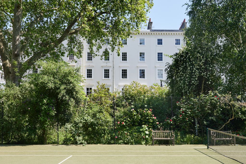 Property photo 2 of 28 165404 - Dgla1063Ecclestonsq.Jpg