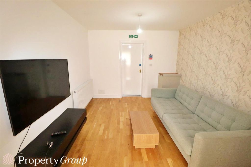 Property photo 3 of 10 Bgaiksmsekgtsj3_T_Cy5A.Jpg