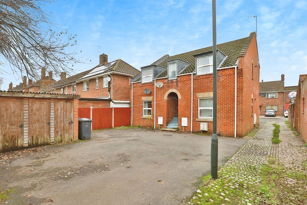 Property photo 3 of 15