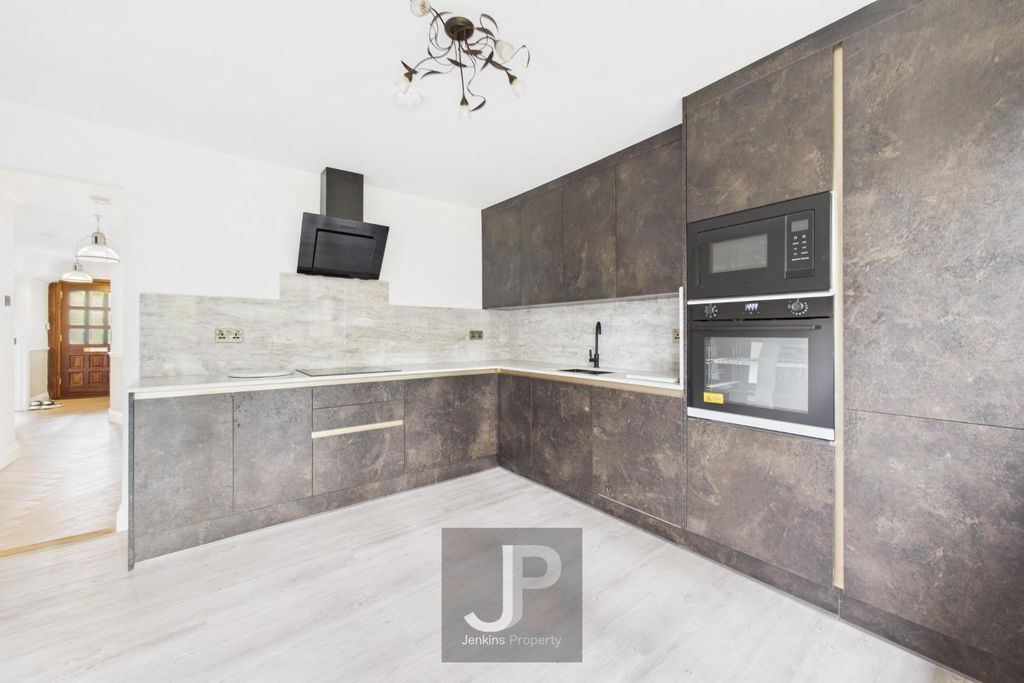 Property photo 2 of 28 Cam01632G0-Pr0226-Still029.Jpg