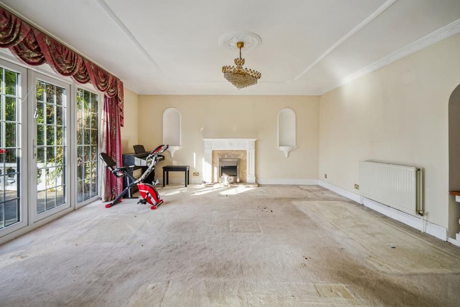 Property photo 2 of 16