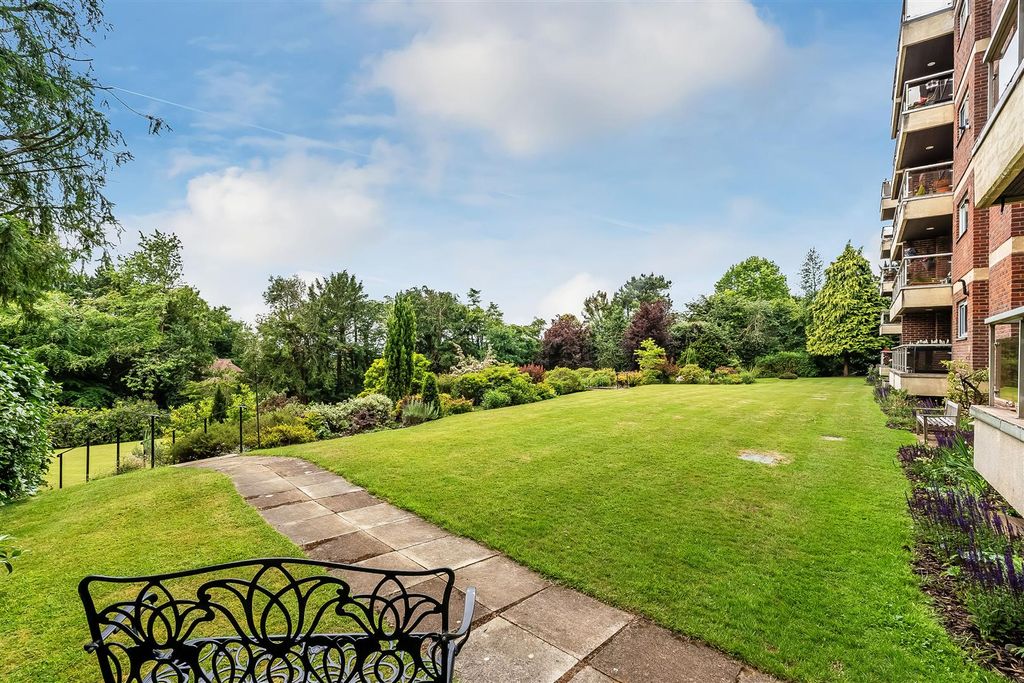 Additional image 18 of 3 bed flat for saleStack House, West Hill, Oxted RH8