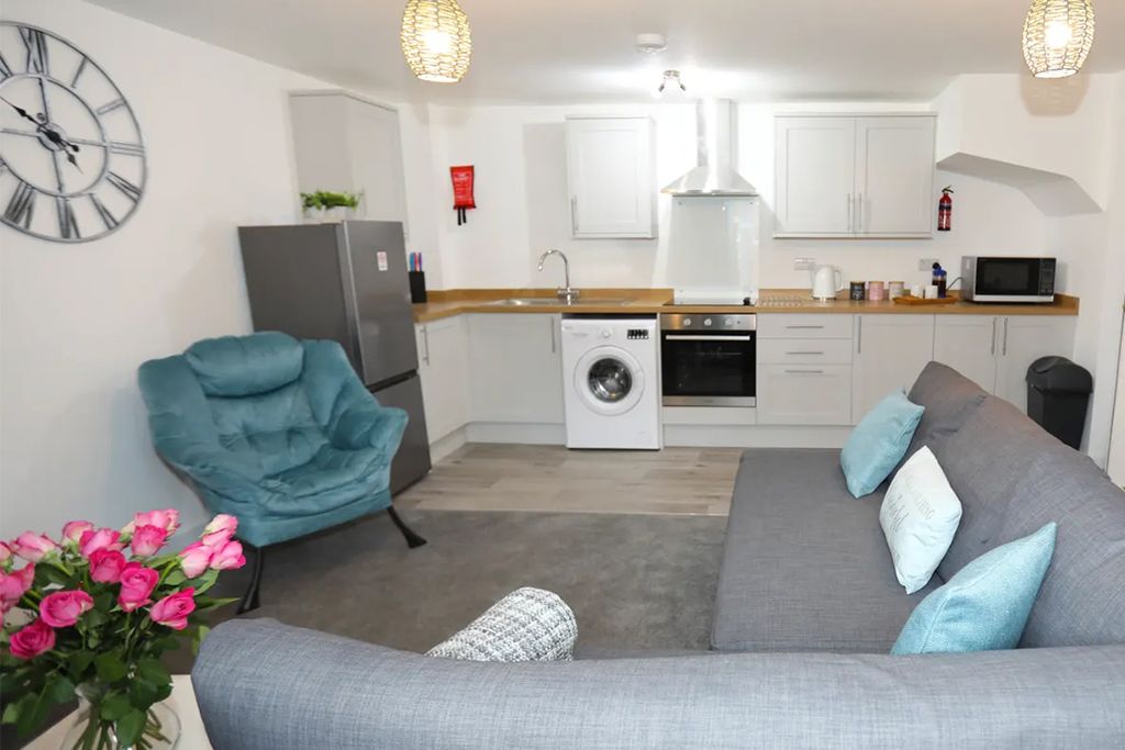 Property photo 3 of 9