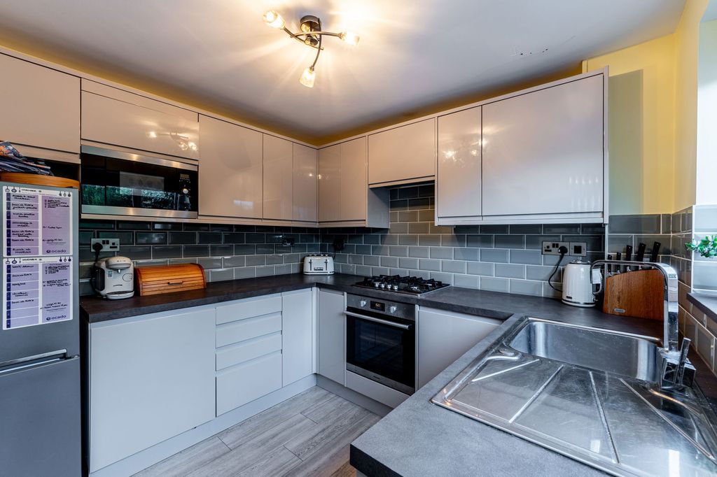 Property photo 3 of 20