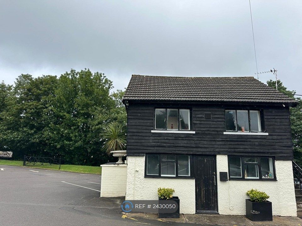 Property photo 1 of 2