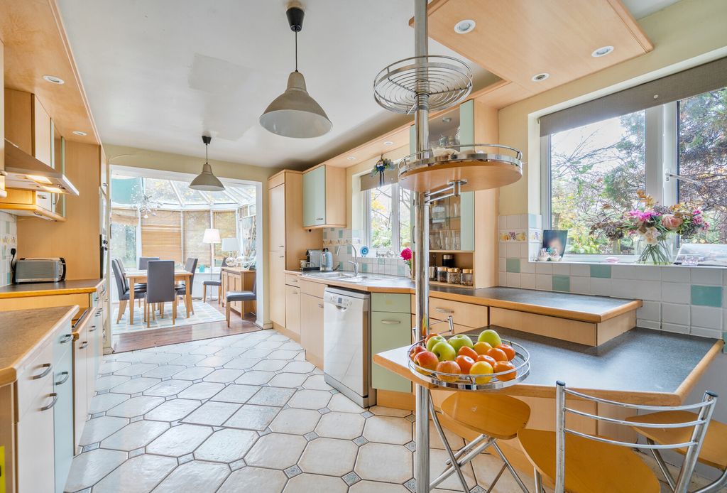 Property photo 3 of 20 Kitchen