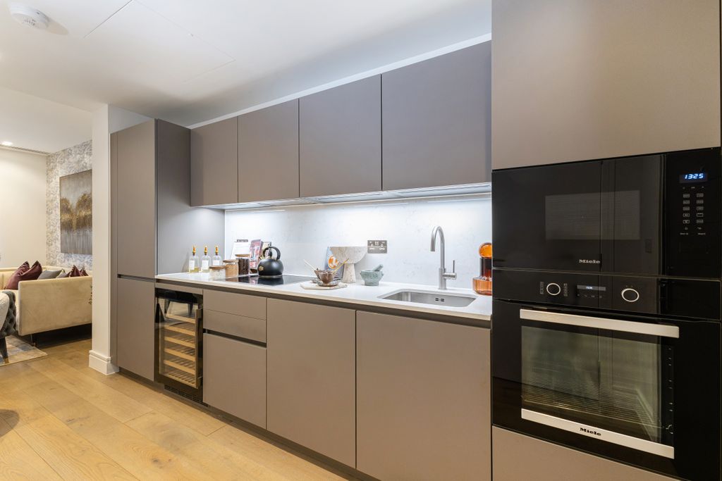 Property photo 2 of 10 100546_Chiswickgreen 414 Chiswick High Road (11).Jpg