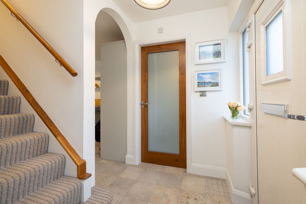 Property photo 2 of 27