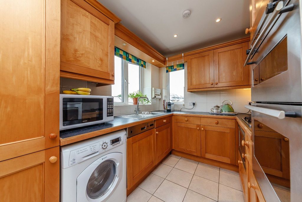 Property photo 3 of 16 Kitchen