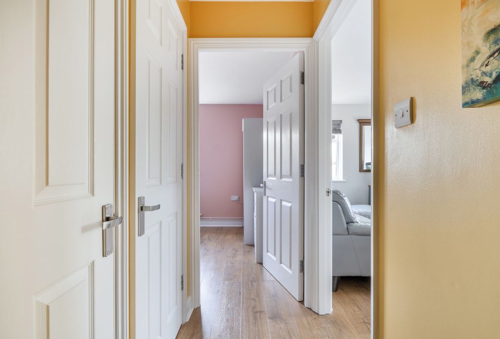 Property photo 2 of 14 Entrance Hall