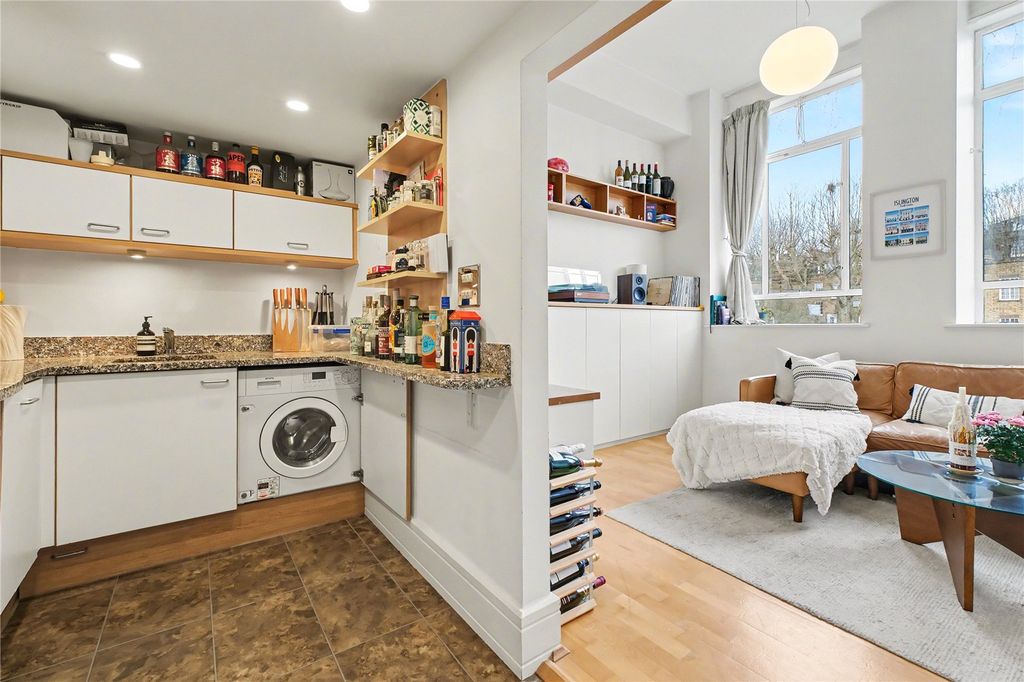 Property photo 3 of 15 Picture No. 11