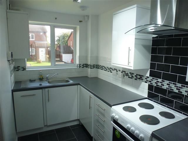 Property photo 2 of 8 Kitchen