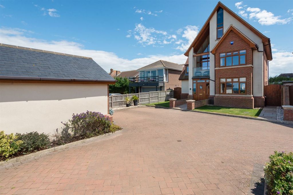Property photo 1 of 37