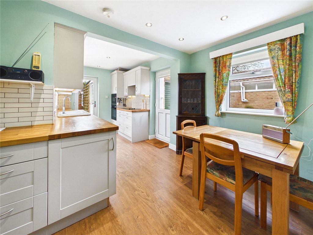 Property photo 3 of 17 Kitchen / Diner