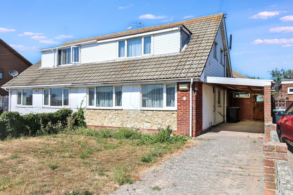 Property photo 1 of 22 5 Hazlemere Road, Seasalter, Kent, Ct5 4An