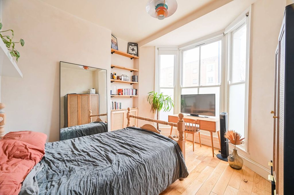 Property photo 3 of 18