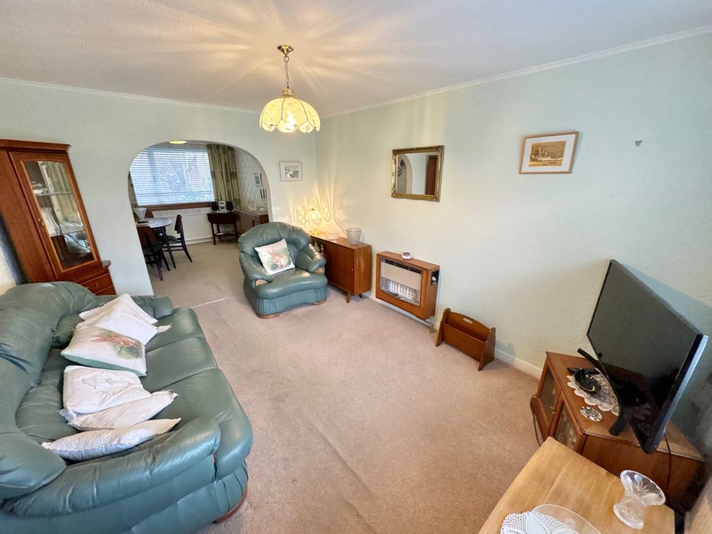 Property photo 2 of 21 Munnoch Crescent  Lounge 1