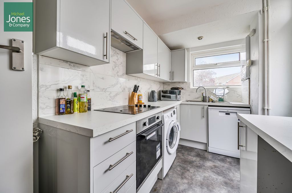 Property photo 2 of 18 Kitchen