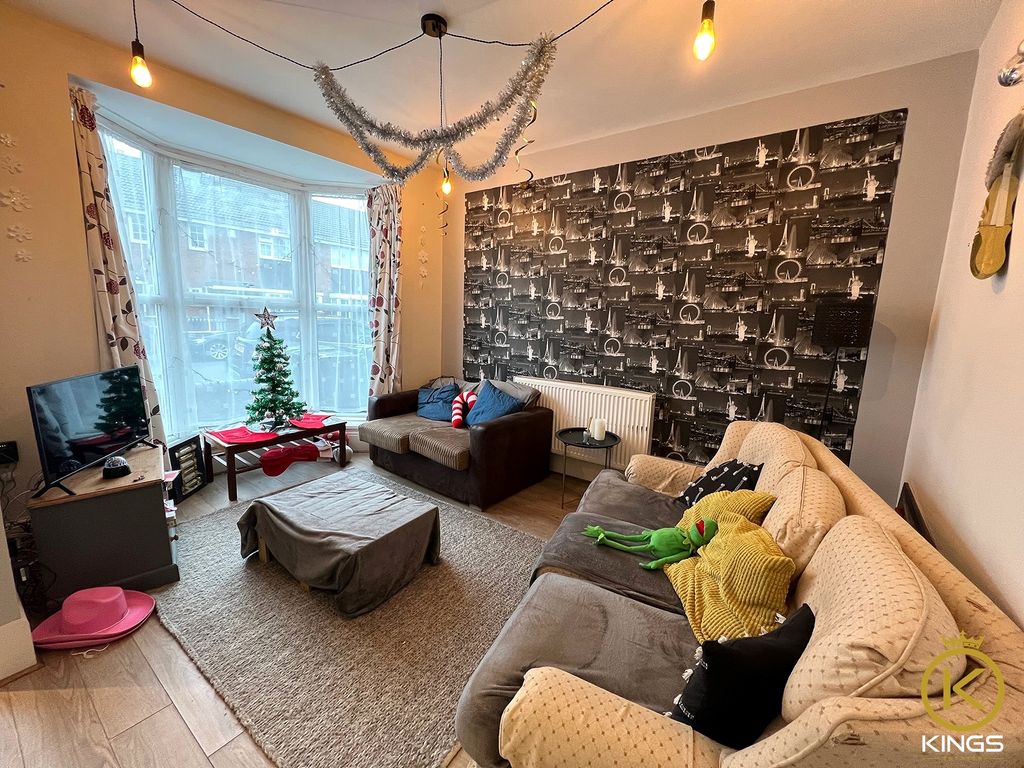 Property photo 3 of 8 3