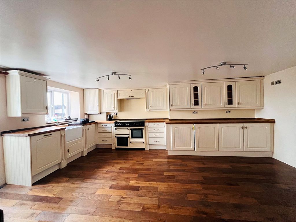 Property photo 2 of 19 Picture No. 62