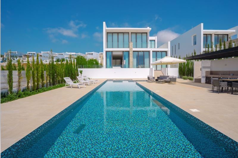 Property photo 1 of 24 Villa Example