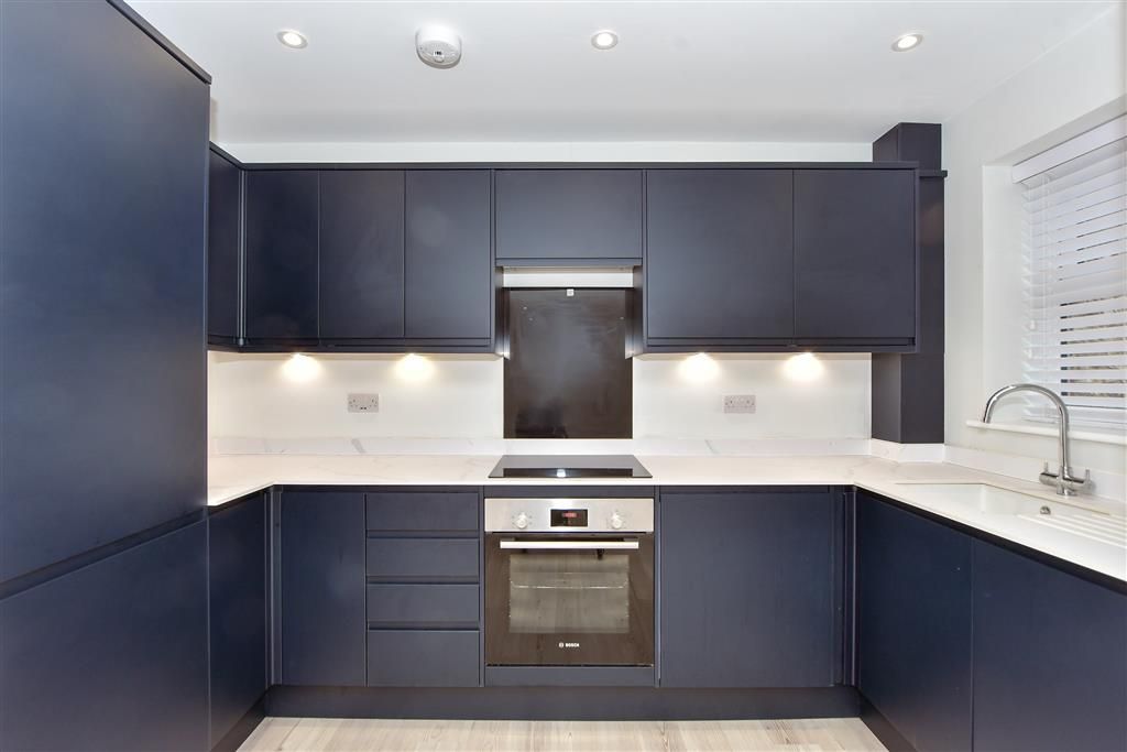 Property photo 2 of 8 Kitchen