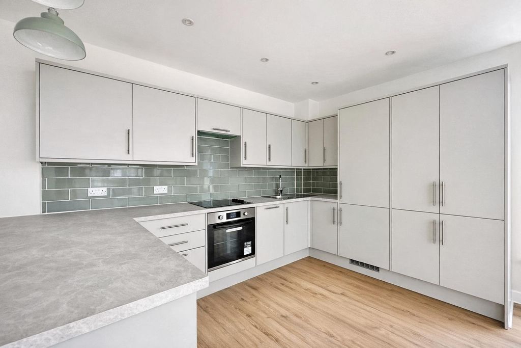 Property photo 3 of 8 Kitchen.Png