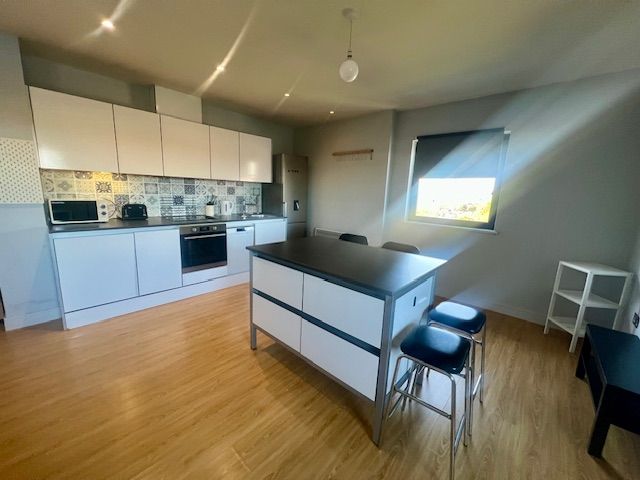 Property photo 2 of 9 Kitchen