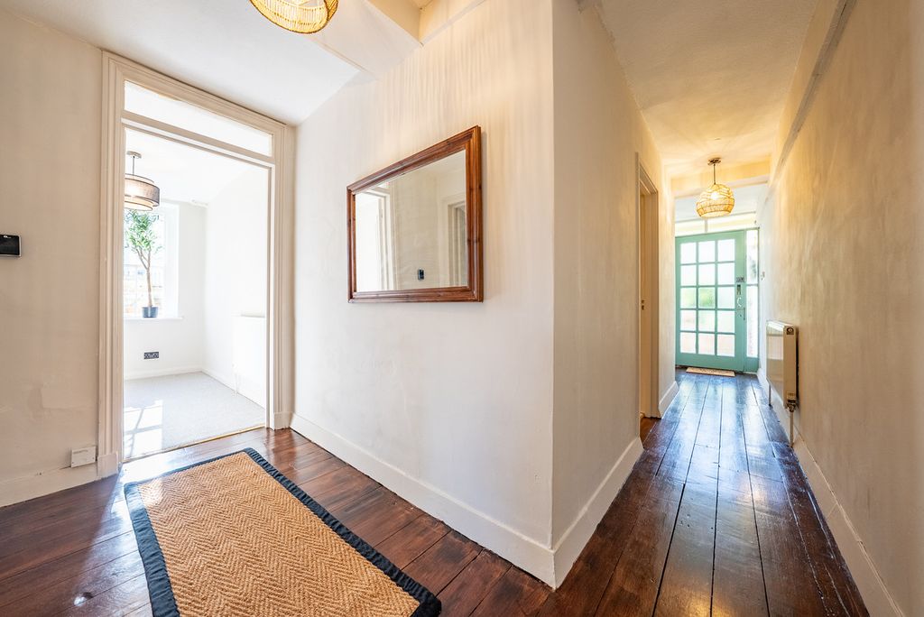 Property photo 2 of 34