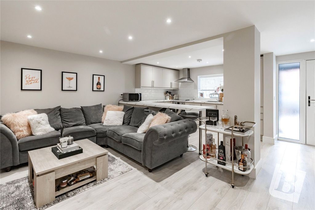 Property photo 3 of 13 Picture No. 02