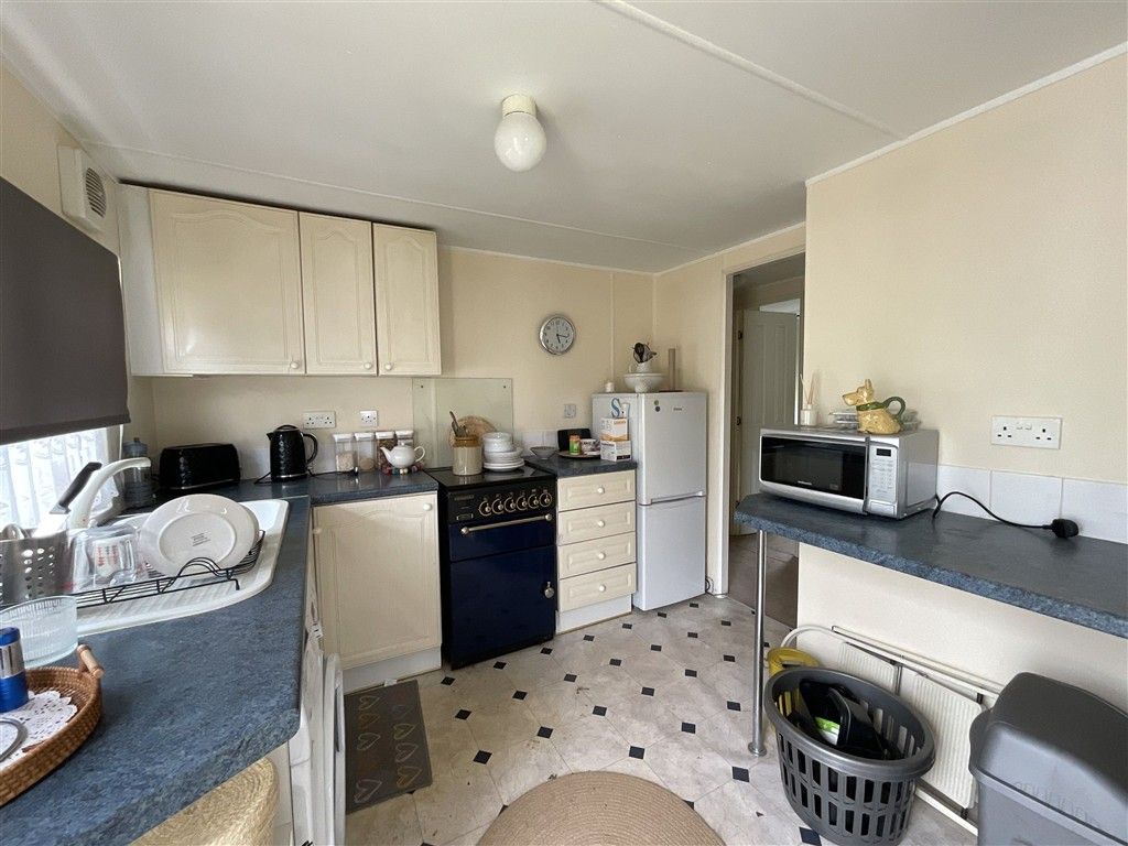 Property photo 3 of 8 Kitchen