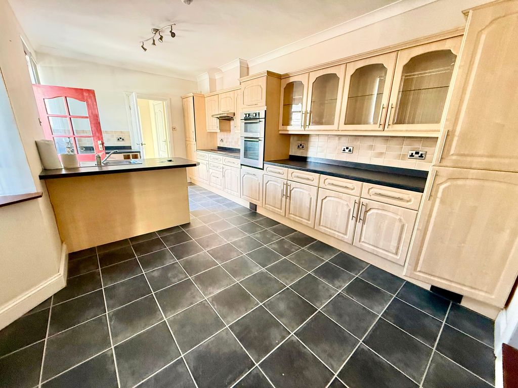 Property photo 2 of 30