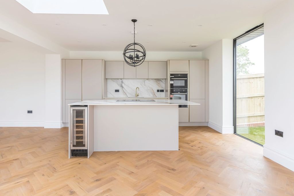 Property photo 2 of 21