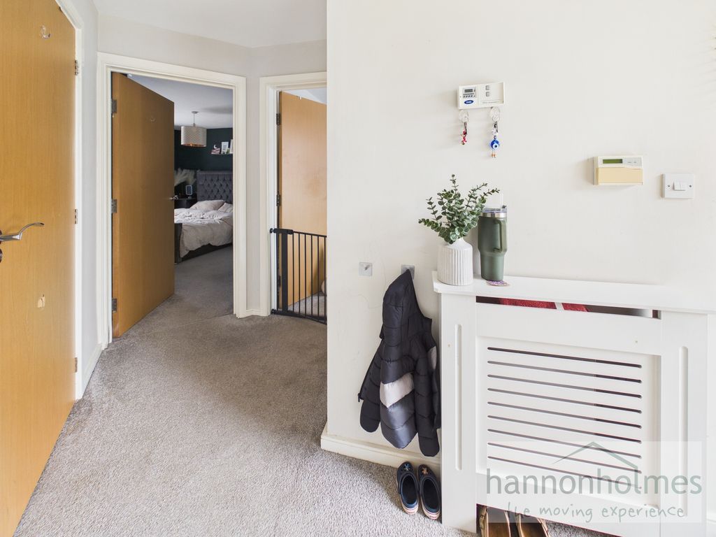 Property photo 3 of 13 Cam05283G0-Pr0171-Still012