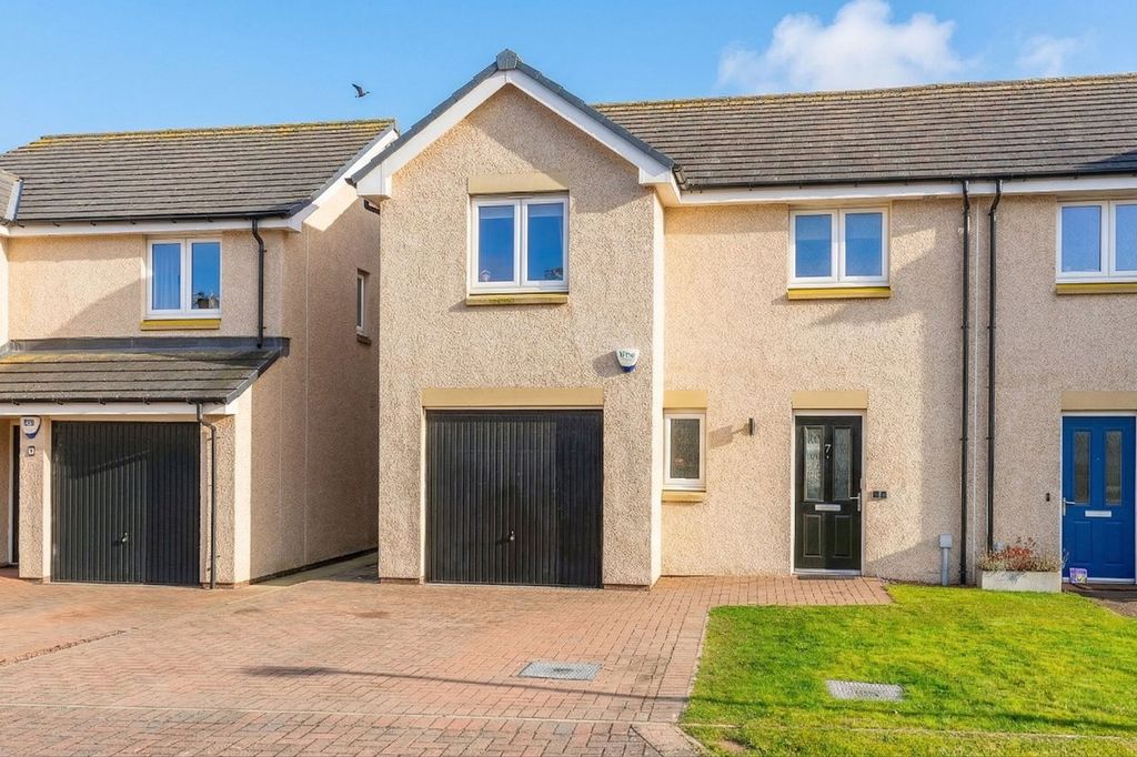 Property photo 1 of 31