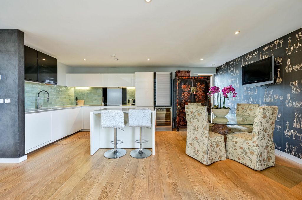 Property photo 1 of 31