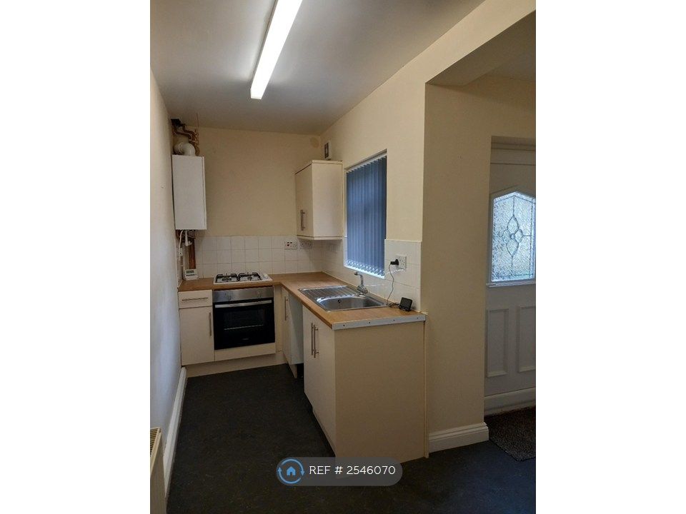 Property photo 3 of 7 Kitchen