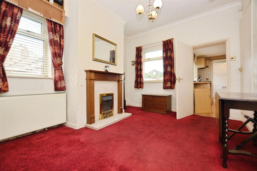 Property photo 3 of 17 Dining Room