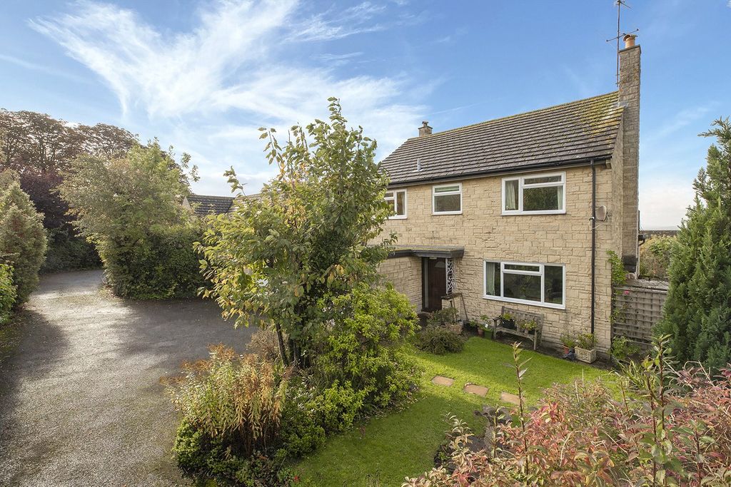 Property photo 1 of 11 Lance House