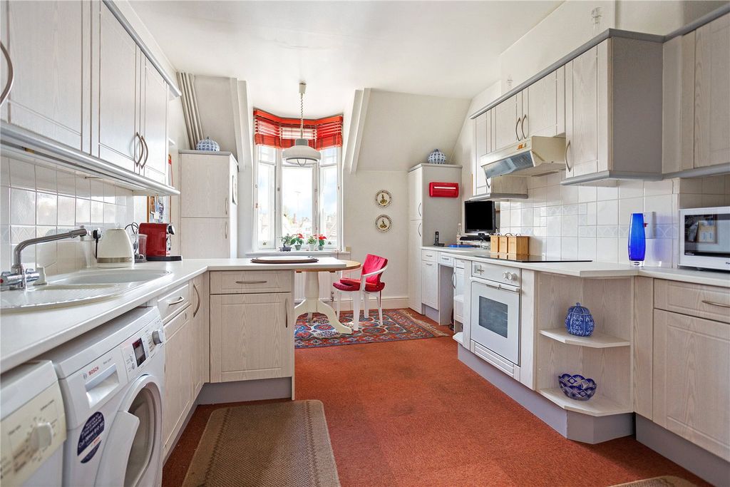 Additional image 5 of 3 bed flat for saleSwan House, Saddlers Row, Petworth, West Sussex GU28