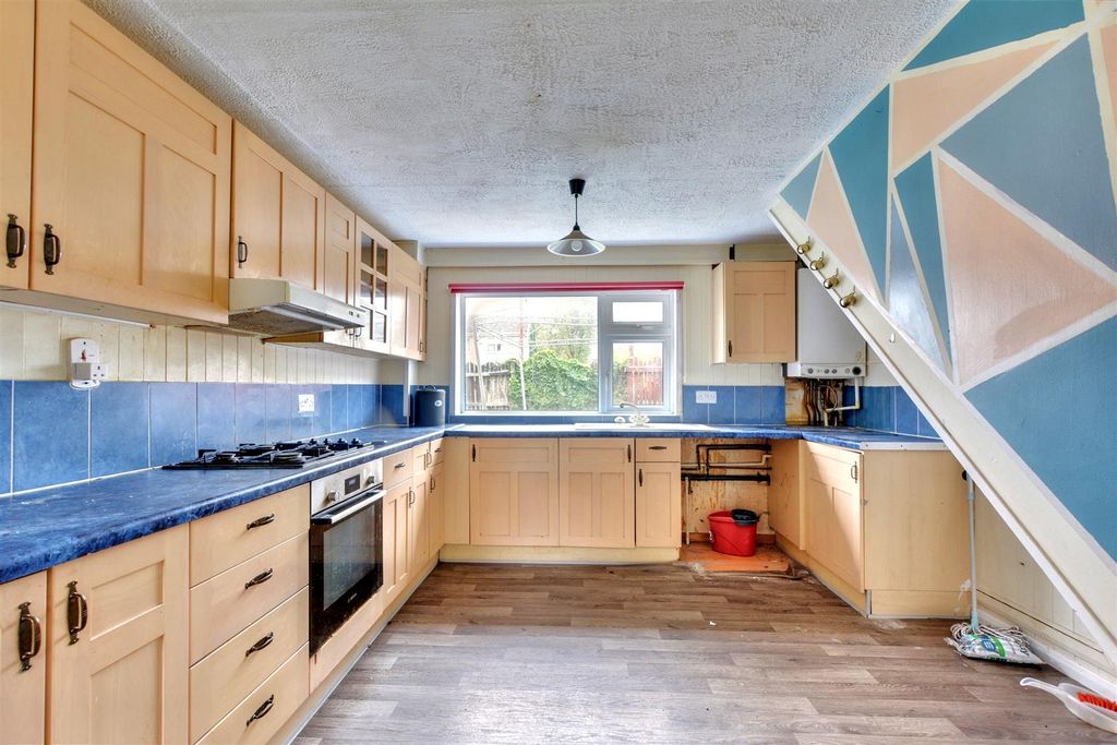 Property photo 2 of 24 Kitchen (2).Jpeg