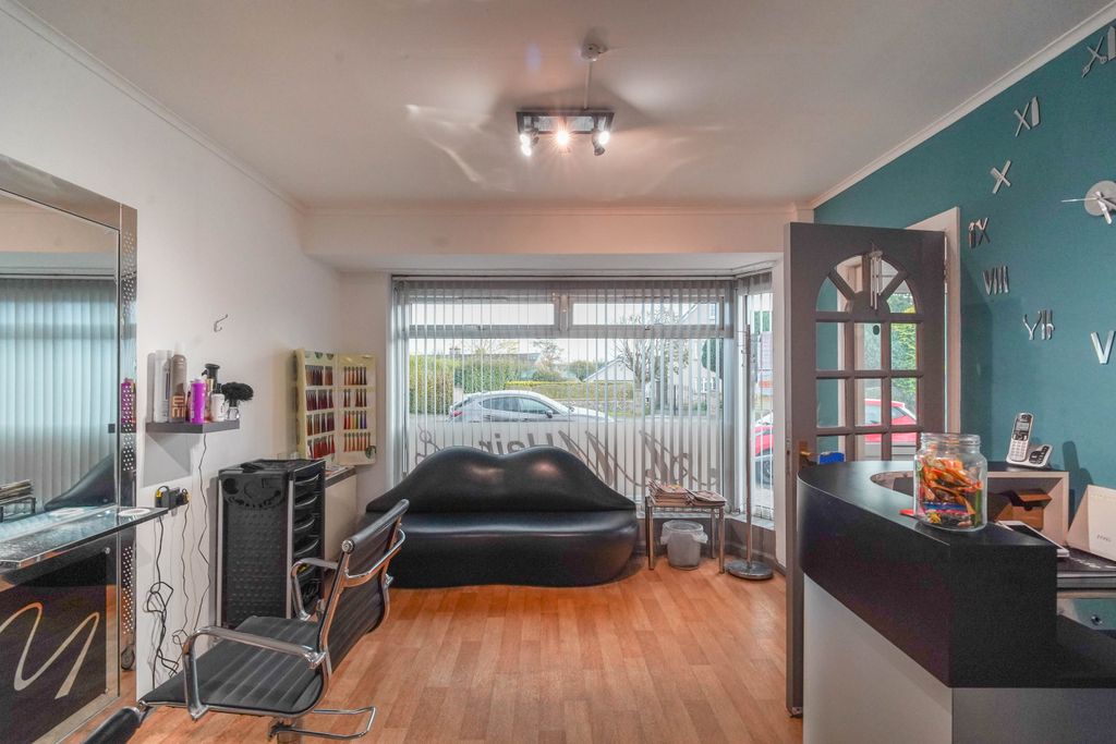Property photo 3 of 34