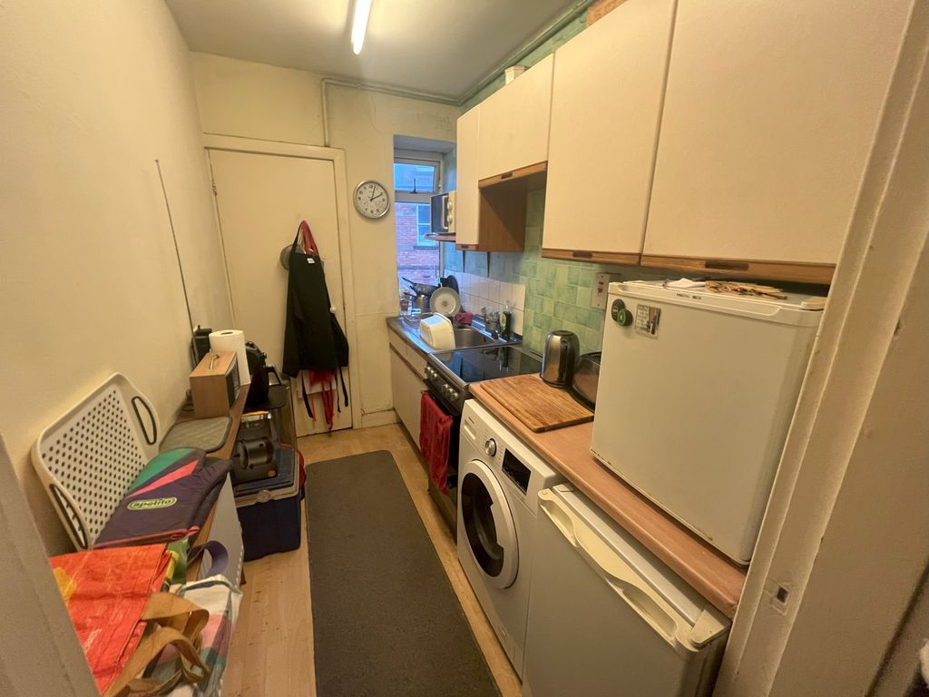 Property photo 3 of 6 Kitchen